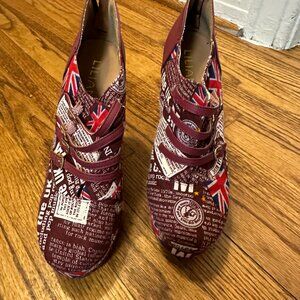 Liliana British Omage Wedge Shoes w/Closed Toe and Zip Back-Size 9